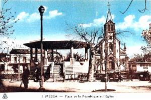 Medea - Place de la Republique et Eglise
